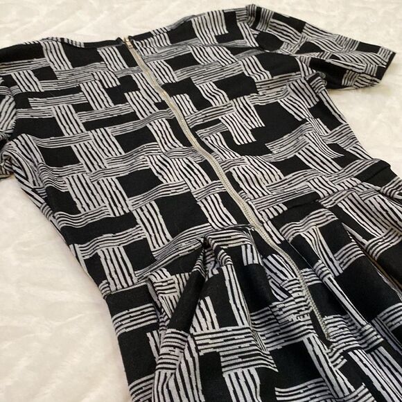 LuLaRoe Geometric Black & White Minimalist And Modern Dress - Picture 11 of 14